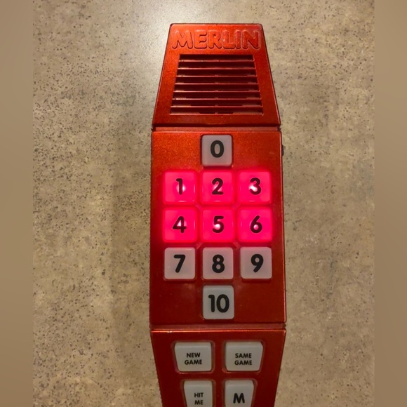 Vintage Hasbro Merlin 2004 Red Handheld Electronic Game - Tested - Picture 2 of 12